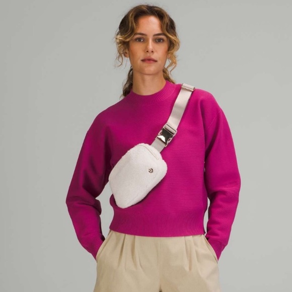 NWT lululemon fleece belt bag - Picture 2 of 2